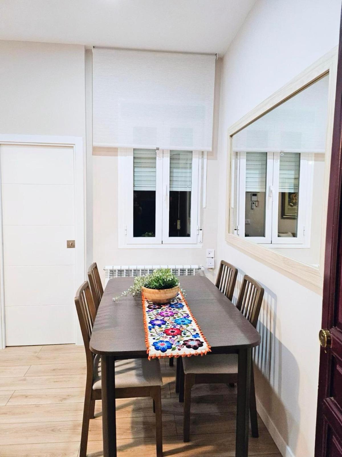 Acogedor Apartamento En Atocha By Bebalmy Madrid Exteriér fotografie